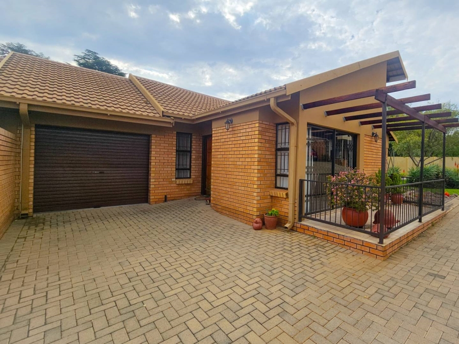 2 Bedroom Property for Sale in Langenhovenpark Free State